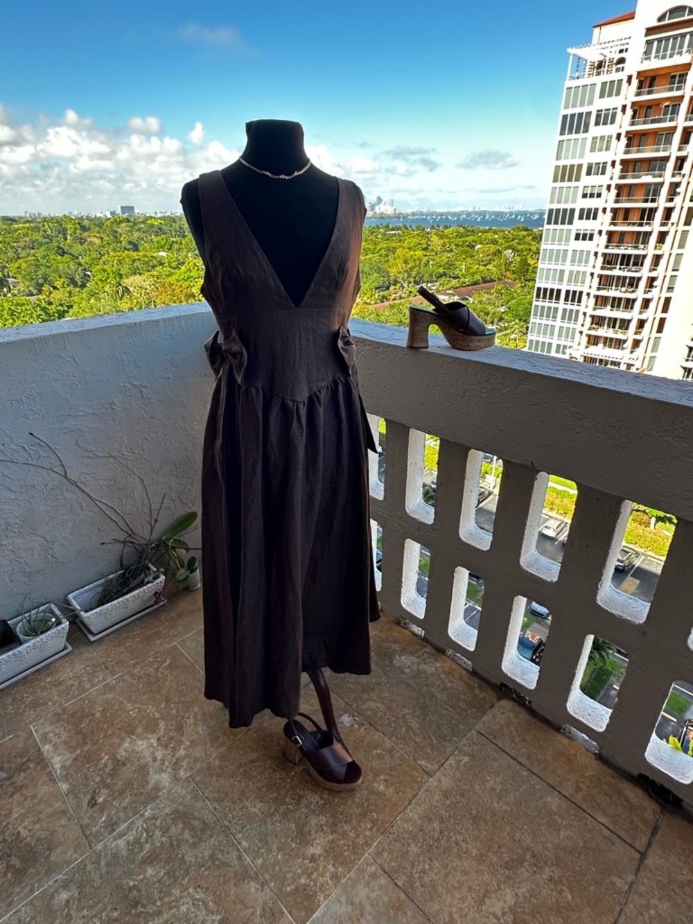 VRG GRL Brown Linen Maxi Dress Coastal Chic Open Back Tie Waist US 6 AU 10 NWT - Picture 9 of 9